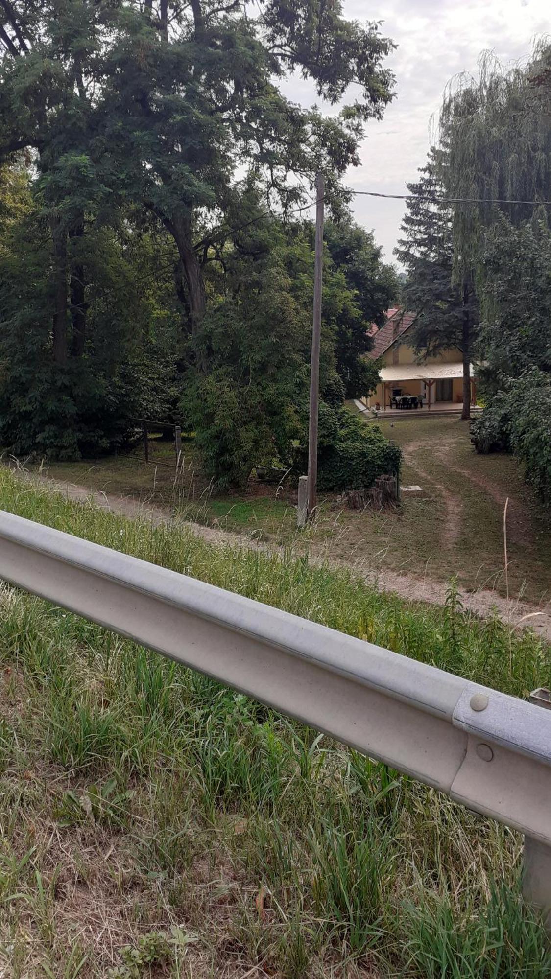 Borostyan Vendeghaz Apartment Tiszaug Luaran gambar