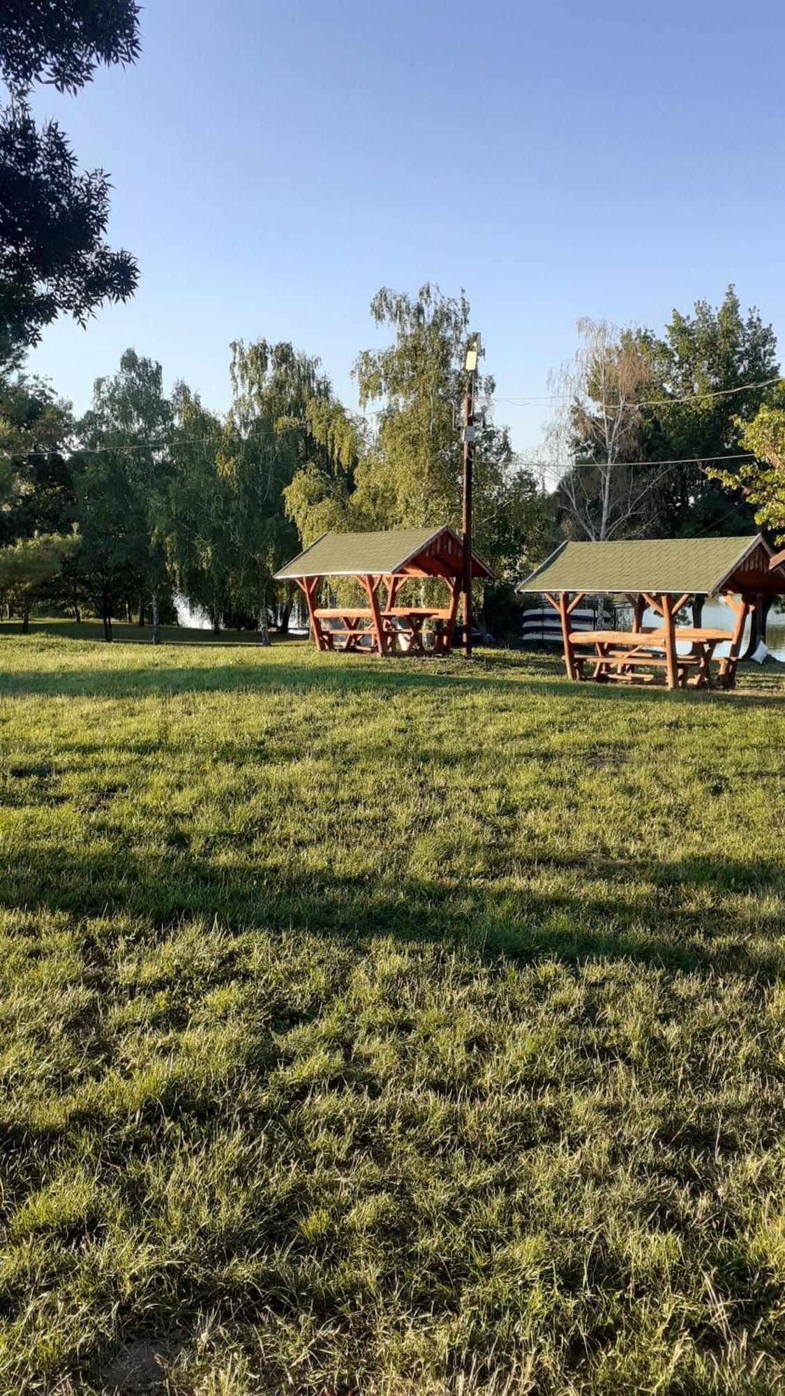 Borostyan Vendeghaz Apartment Tiszaug Luaran gambar